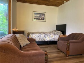 1 bedroom, desk, WiFi, bed sheets