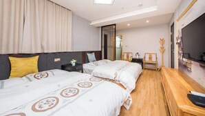 A hotel room with a bed, bedside tables, a desk, and a mirror. - Xujia Tingyuan Inn (Suzhou)