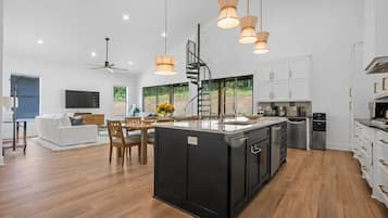 House, 3 Bedrooms, Pets allowed, Mountain View | Private kitchen