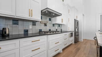 House, 3 Bedrooms, Pets allowed, Mountain View | Private kitchen