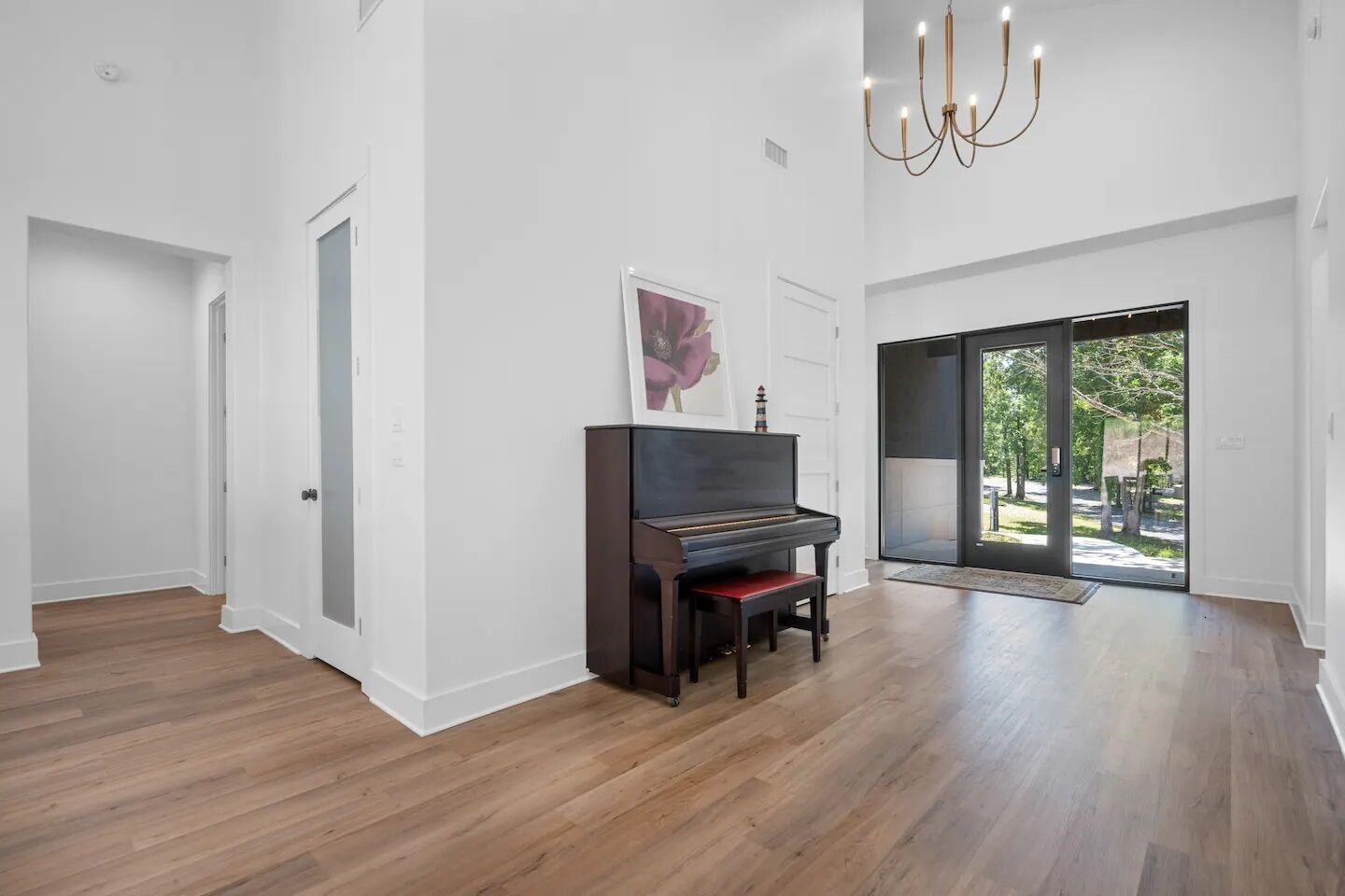 TV màn hình phẳng 65-inch có truyền hình kỹ thuật số, Netflix, Hulu 