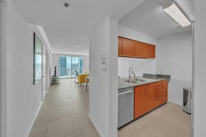 Interior - Chic Stunning Baviews 1-bedroom condo King-size in vibrant Brickell Miami (Miami)