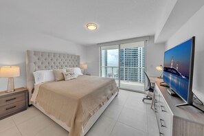 1 bedroom, iron/ironing board, WiFi, bed sheets - Chic Stunning Baviews 1-bedroom condo King-size in vibrant Brickell Miami (Miami)