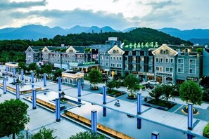 Unclassified image, 4 of 54, button - Four Seasons Qingteng Garden Hotel (Xikou Chiang's Hometown) (Ningbo)