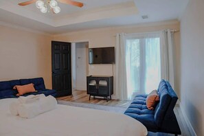 3 chambres, fer et planche à repasser, Wi-Fi, draps fournis