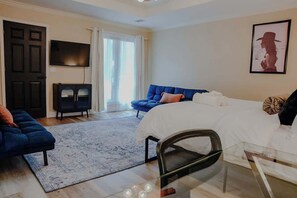 3 slaapkamers, een strijkplank/strijkijzer, wifi, beddengoed