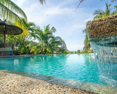 Spacious 5-bedroom Panglao Home with FREE transfers, Infinity Pool, WiFi, & A/C