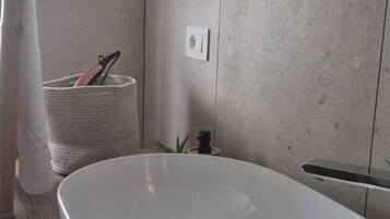 Doccia, asciugacapelli, bidet, asciugamani