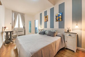 1 habitación, tabla de planchar con plancha, wifi y ropa de cama 