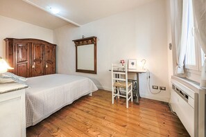 1 soverom, strykejern/-brett, wi-fi og sengetøy