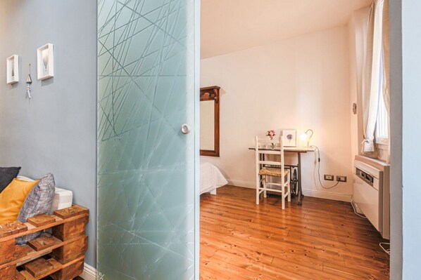1 chambre, fer et planche à repasser, Wi-Fi, literie fournie