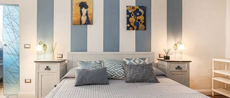 1 dormitorio, tabla de planchar con plancha, wifi y ropa de cama