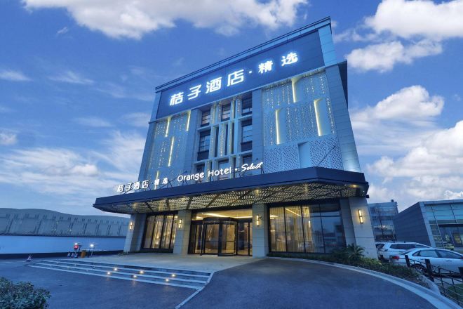 A hotel with a modern design, featuring a prominent entrance and signage.