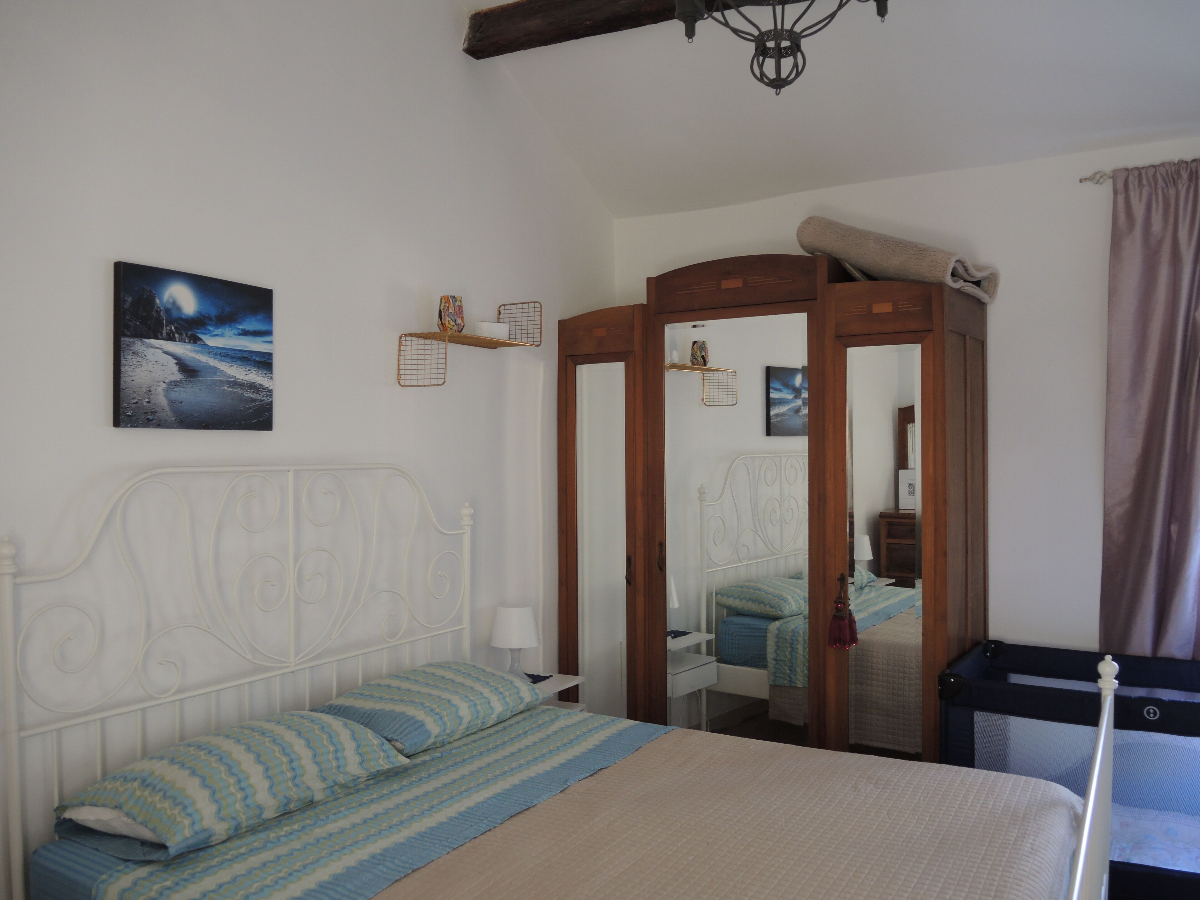 2 bedrooms, iron/ironing board, travel cot, free WiFi