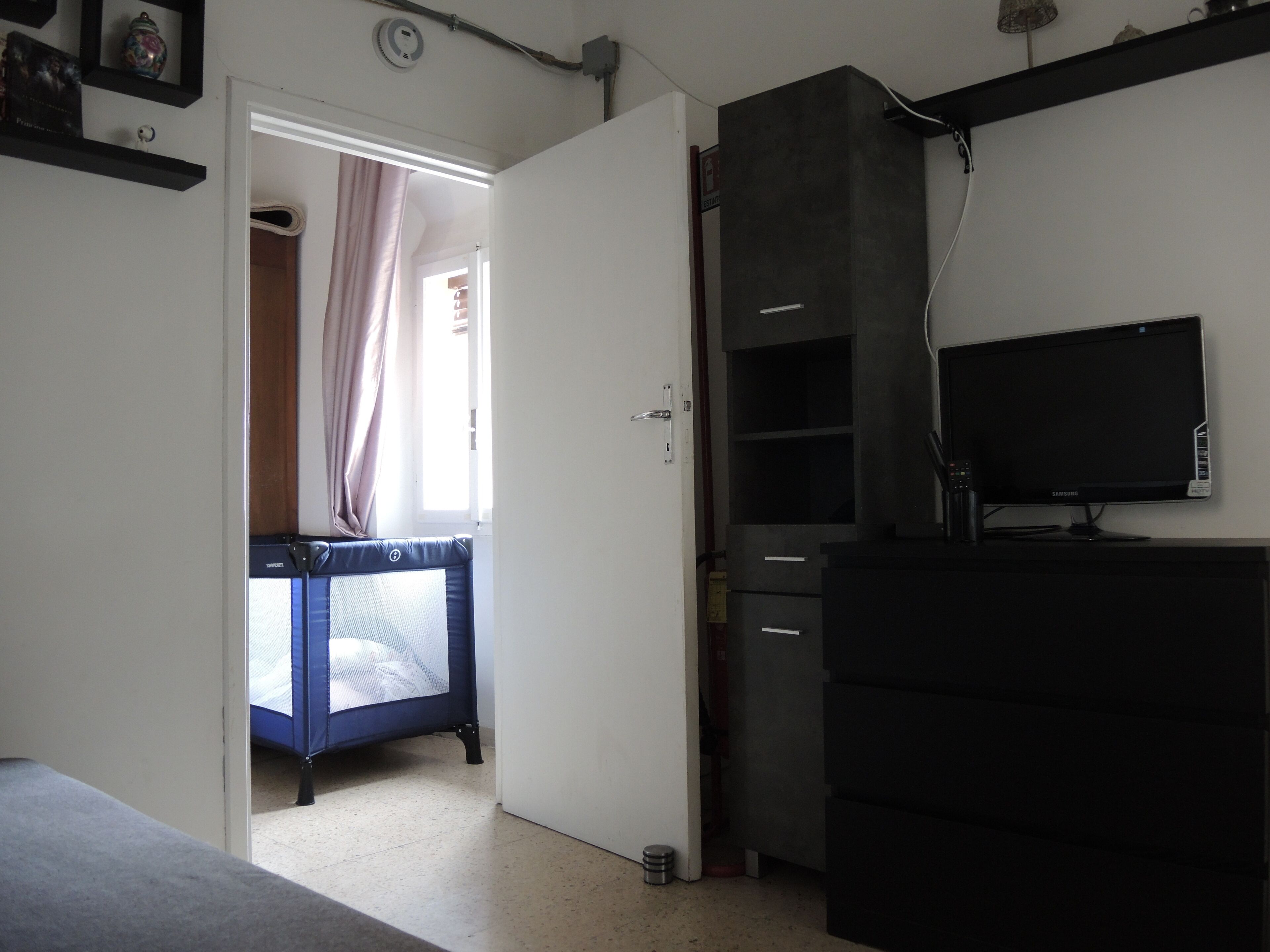 2 bedrooms, iron/ironing board, travel cot, free WiFi