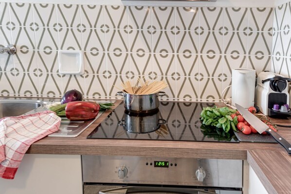 Fridge, microwave, oven, stovetop