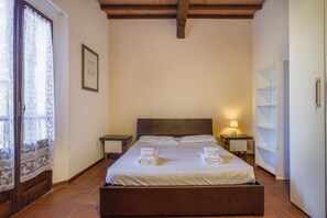 3 chambres, fer et planche à repasser, Wi-Fi, draps fournis