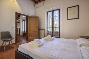 3 chambres, fer et planche à repasser, Wi-Fi, draps fournis