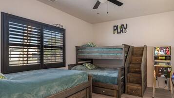 5 bedrooms, desk, iron/ironing board, WiFi