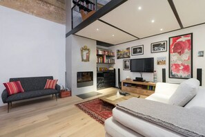 TV - Unique 100 sqm design flat in Oltrarno (Firenze)