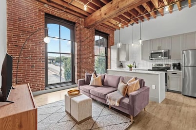 Downtown Loft on Riverfront Next to Arch & Convention Center