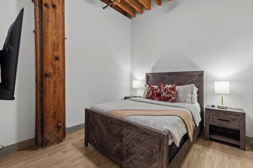 1 habitación, tabla de planchar con plancha, wifi gratis y ropa de cama 