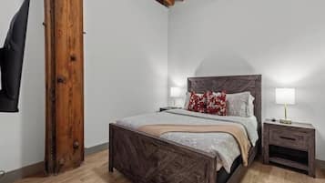 1 habitación, tabla de planchar con plancha, wifi gratis y ropa de cama