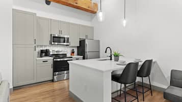 Fridge, microwave, oven, stovetop