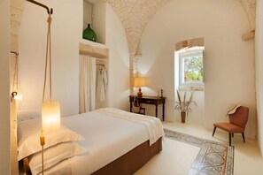 5 bedrooms, iron/ironing board, travel crib, WiFi