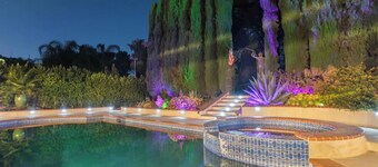  Privet Country Club House 4bed 3bath Office, WiFi, Fitness, Pool, Spa in L.A.