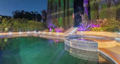 Privet Country Club House 4bed 3bath Office, WiFi, Fitness, Pool, Spa in L.A.