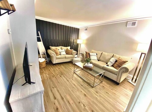 Cozy 1-bedroom apartment in nice New Castle with WiFi, AC