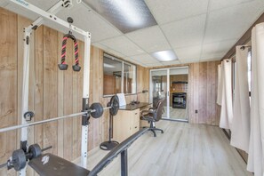 Fitness facility - Pet-Friendly Ridgecrest Home Near OHV Trails! (Ridgecrest)