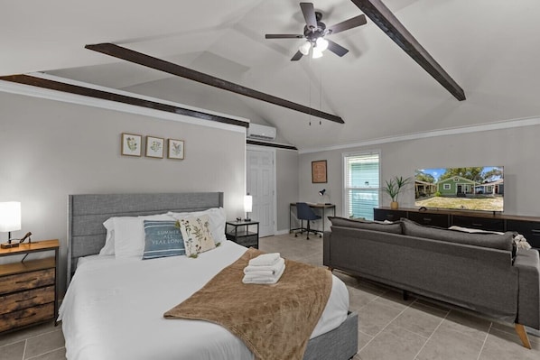 Desk, iron/ironing board, WiFi, bed sheets