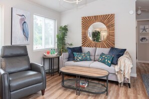 Smart-TV, Bücher, Stereoanlage