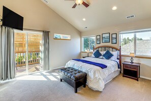 House (3 Bedrooms) | Interior - Coastal Oregon Home: Walk to Dock! (Newport)