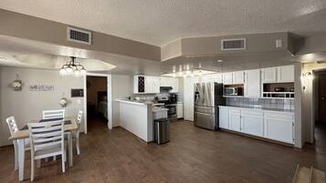 Refrigerador, microondas, horno y lavavajillas