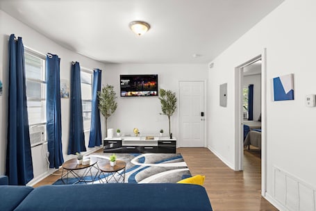 Interior. Fun Family getaway - NYC & NWK w/free parking