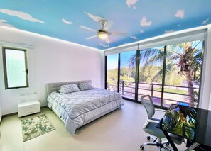 2 chambres, coffres-forts dans les chambres, bureau