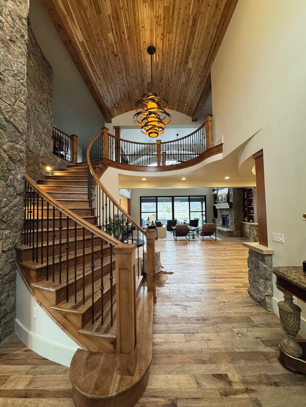 Interior - Luxurious 7-bedroom house in Grand Lake located on a 43 acre property. (Grand Lake)