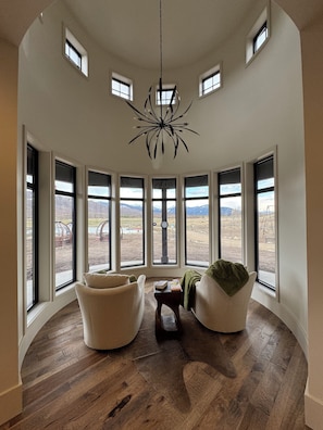 Interior - Luxurious 7-bedroom house in Grand Lake located on a 43 acre property. (Grand Lake)