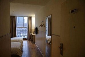 A hotel room with two beds, a desk, a chair, a TV, and a balcony view. - Homeinn Pebble Hotel (Shanghai Cao'an Textile Market Dingbian Road Subway Station) (Shanghai)