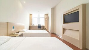 A hotel room with two beds, a TV, a desk, and a chair. - Homeinn Pebble Hotel (Shanghai Cao'an Textile Market Dingbian Road Subway Station) (Shanghai)