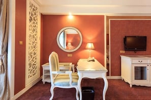 A hotel room with a desk, chair, mirror, lamp, television, and a cabinet. - Country Garden Phoenix Hotel (Changsha County)