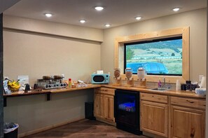 Free daily self-serve breakfast - Lost Trail Resort (Lava Hot Springs)