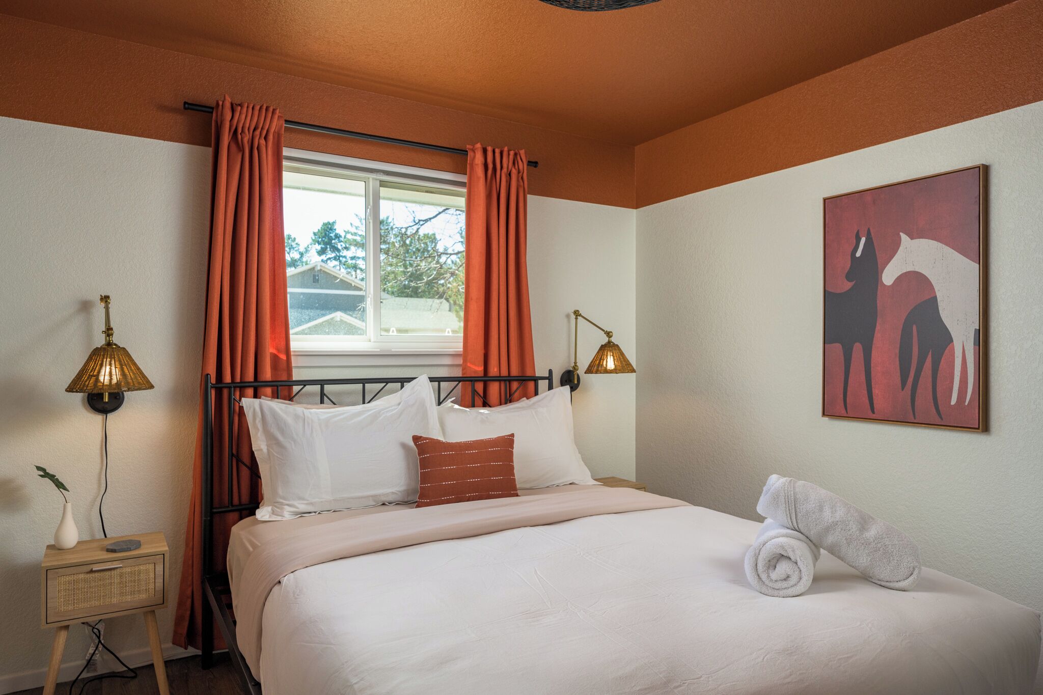 5 bedrooms, desk, iron/ironing board, travel crib