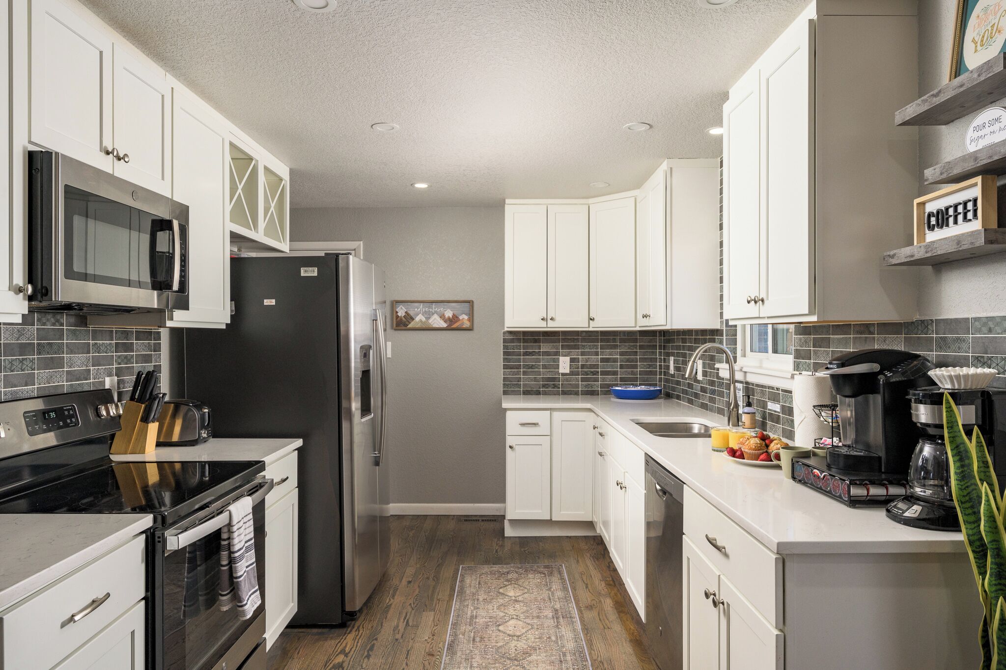 冰箱、微波炉、烤箱、炉灶