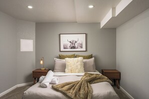 5 bedrooms, desk, iron/ironing board, travel crib