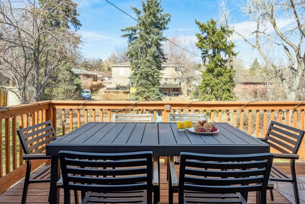 تناول الطعام بالخارج