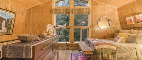 5 chambres, bureau, fer et planche à repasser, lit parapluie